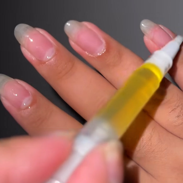 قلم زيت غلوورا لنمو الأظافر | تركيبة مقوّية ومغذية | للأظافر الضعيفة والهشة وبطيئة النمو | علاج للعناية بالبشرة | نمو سريع وتقليل التكسر