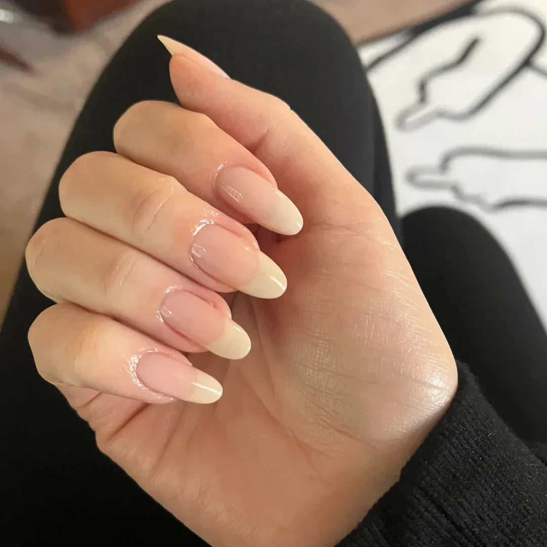 قلم زيت غلوورا لنمو الأظافر | تركيبة مقوّية ومغذية | للأظافر الضعيفة والهشة وبطيئة النمو | علاج للعناية بالبشرة | نمو سريع وتقليل التكسر